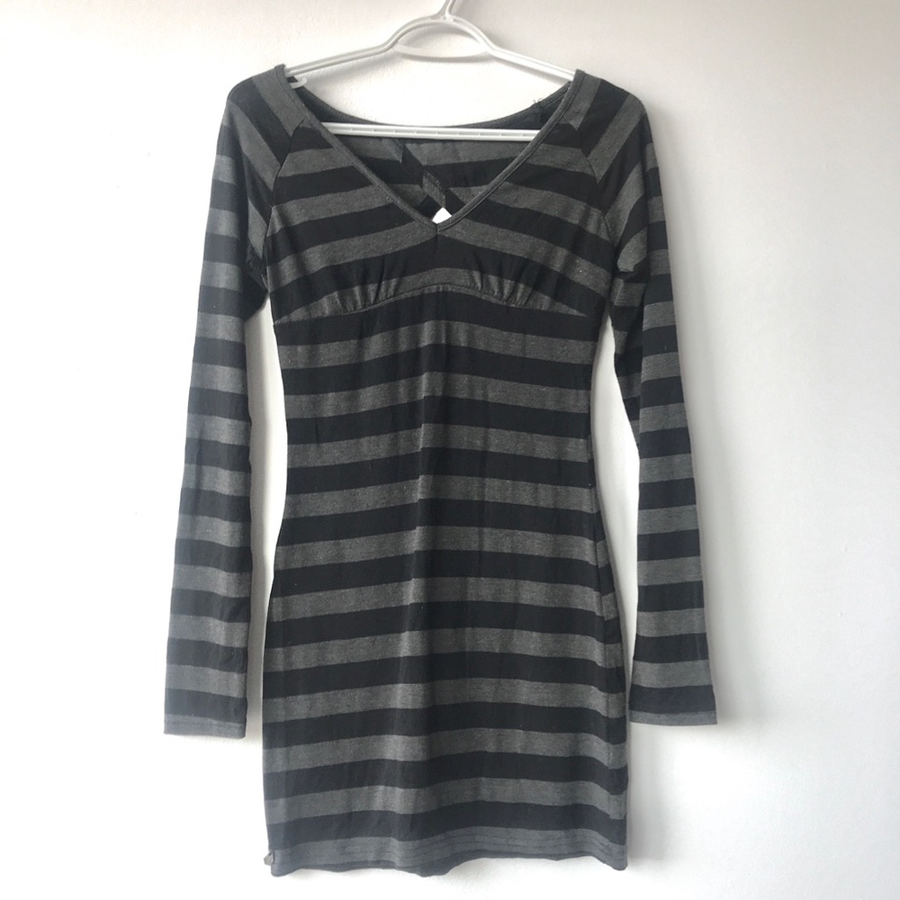 Volcom long sleeved black and grey jersey dress